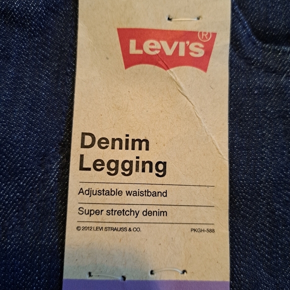 Levi's girls size 7 denim leggings, blue front, black back, lots of stretch, New - Picture 4 of 9